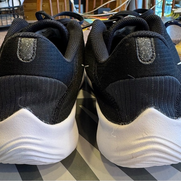 Nike Flex Women’s Athletic Sneakers - Picture 2 of 9